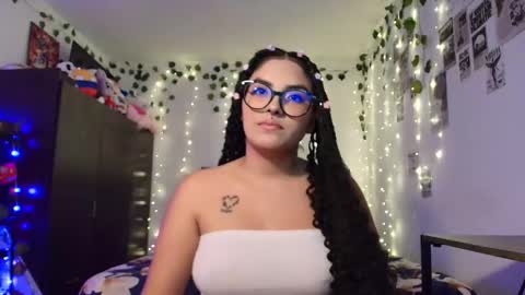 Snapshot of sensual_flame chatting on 01/16/26, 01:53 Camille and sophie online show from 01/16/26, 01:53