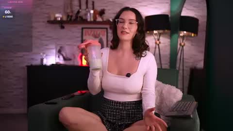 Snapshot of sensual_jassmine chatting on 06/15/26, 02:52 Jasmine online show from 06/15/26, 02:52