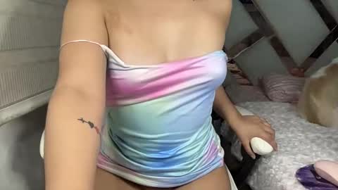 Snapshot of sensual_little_angel chatting on 02/19/25, 05:27 Nataly online show from 02/19/25, 05:27