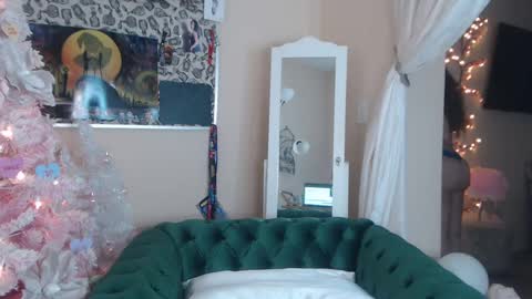 Snapshot of sensual_paradise_ chatting on 02/01/25, 09:08 V online show from 02/01/25, 09:08