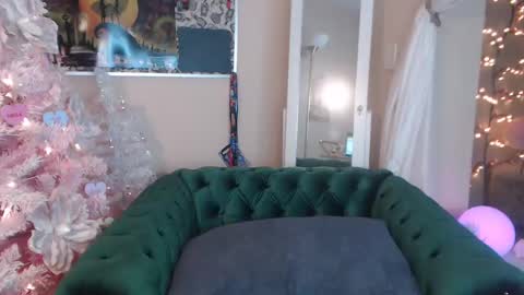 Snapshot of sensual_paradise_ chatting on 02/02/25, 12:09 V online show from 02/02/25, 12:09