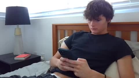 Snapshot of sensualalien chatting on 02/05/25, 08:57 Cam online show from 02/05/25, 08:57