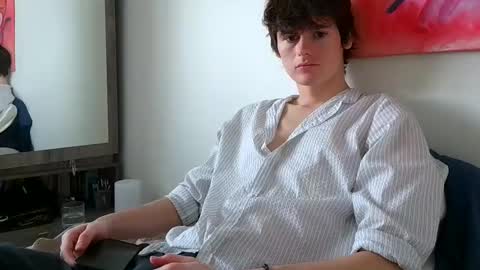 Snapshot of sensualalien chatting on 02/17/25, 08:04 Cam online show from 02/17/25, 08:04