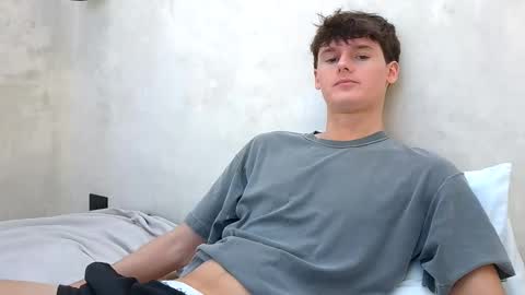 Snapshot of sensualalien chatting on 10/08/25, 07:00 Cam online show from 10/08/25, 07:00