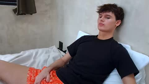 Snapshot of sensualalien chatting on 10/09/25, 10:30 Cam online show from 10/09/25, 10:30