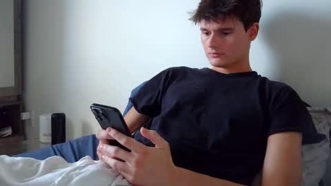 Snapshot of sensualalien chatting on 04/13/26, 11:21 Cam online show from 04/13/26, 11:21