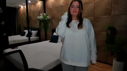 Snapshot of sensualcharisma chatting on 10/17/25, 01:53 Becca online show from 10/17/25, 01:53