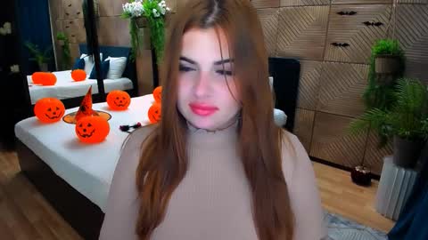 Snapshot of sensualcharisma chatting on 11/04/25, 01:05 Becca online show from 11/04/25, 01:05