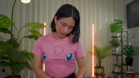 Snapshot of sensualcherry_ chatting on 12/06/24, 11:47 Maria- OF sensual bee online show from 12/06/24, 11:47