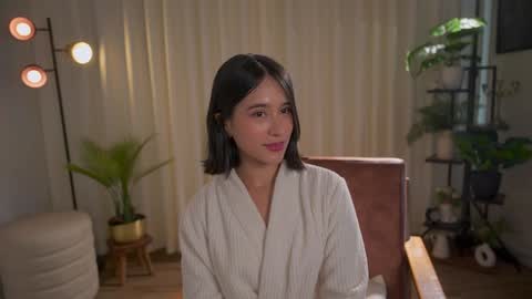 Snapshot of sensualcherry_ chatting on 12/19/24, 10:32 Maria- OF sensual bee online show from 12/19/24, 10:32