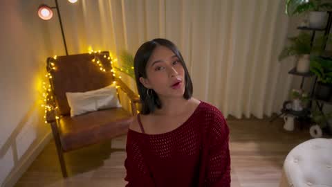 Snapshot of sensualcherry_ chatting on 12/23/24, 11:28 Maria- OF sensual bee online show from 12/23/24, 11:28