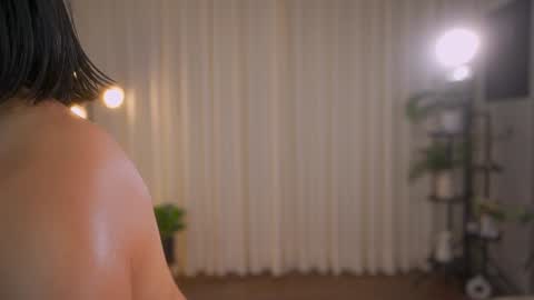 Snapshot of sensualcherry_ chatting on 01/01/25, 06:47 Maria- OF sensual bee online show from 01/01/25, 06:47