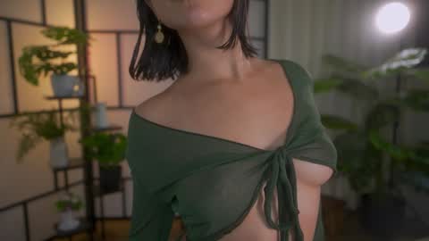 Snapshot of sensualcherry_ chatting on 01/26/25, 02:14 Maria- OF sensual bee online show from 01/26/25, 02:14