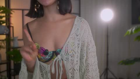 Snapshot of sensualcherry_ chatting on 01/30/25, 04:16 Maria- OF sensual bee online show from 01/30/25, 04:16