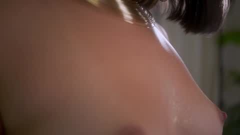 Snapshot of sensualcherry_ chatting on 02/01/25, 02:47 Maria- OF sensual bee online show from 02/01/25, 02:47