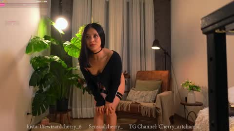 Snapshot of sensualcherry_ chatting on 04/01/26, 12:33 Maria- OF sensual bee online show from 04/01/26, 12:33
