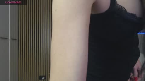 Snapshot of sensualhallie chatting on 05/17/26, 01:51 Hallie online show from 05/17/26, 01:51