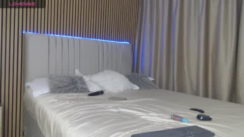 Snapshot of sensualhallie chatting on 05/18/26, 06:36 Hallie online show from 05/18/26, 06:36