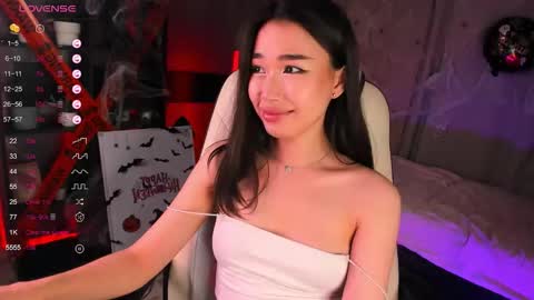 Kiki online show from 10/15/25, 03:12