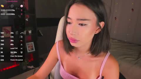 Snapshot of sensualily chatting on 04/22/26, 03:35 Kiki online show from 04/22/26, 03:35