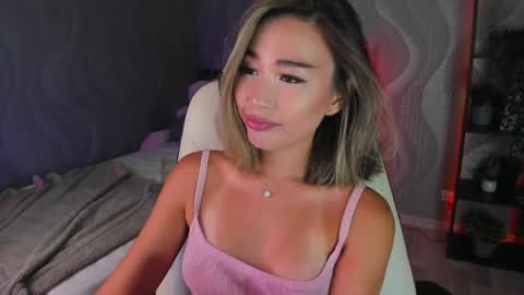 Snapshot of sensualily chatting on 06/08/26, 03:45 Kiki online show from 06/08/26, 03:45