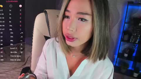 Snapshot of sensualily chatting on 06/17/26, 03:35 Kiki online show from 06/17/26, 03:35