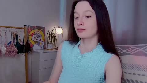 Snapshot of sensuallucy233 chatting on 06/01/26, 09:44 sensuallucy233 online show from 06/01/26, 09:44
