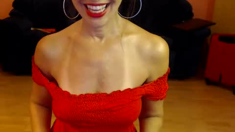Snapshot of sensualmyra chatting on 07/10/26, 10:51 sensualmyra online show from 07/10/26, 10:51