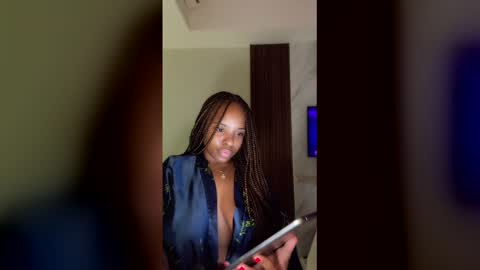 Snapshot of sensualprima chatting on 12/21/25, 12:01 sensualprima online show from 12/21/25, 12:01