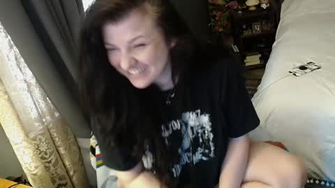 Snapshot of sentfrmheaven chatting on 11/22/25, 02:38 Tara online show from 11/22/25, 02:38