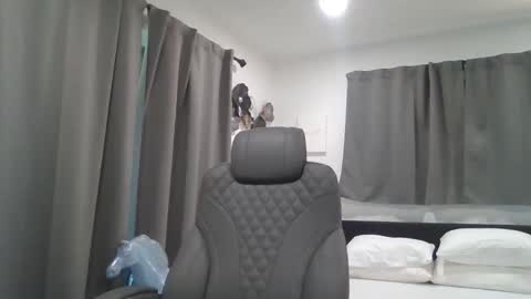 Snapshot of senyai40 chatting on 10/16/25, 05:25 senyai40 online show from 10/16/25, 05:25