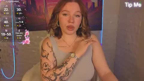 Snapshot of seraphinaa_darkwater chatting on 07/10/26, 01:21 Lisa and Mona online show from 07/10/26, 01:21