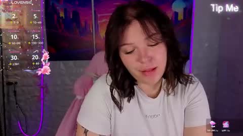 Snapshot of seraphinaa_darkwater chatting on 07/20/26, 11:51 Lisa and Mona online show from 07/20/26, 11:51