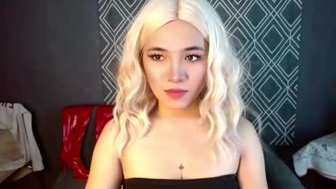 Snapshot of seraphinaheather chatting on 10/14/25, 09:32 Chloe online show from 10/14/25, 09:32