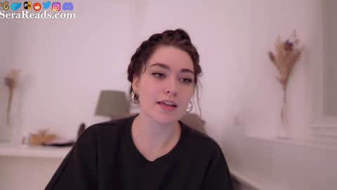 Snapshot of serareads chatting on 03/08/25, 08:11 SeraReads online show from 03/08/25, 08:11