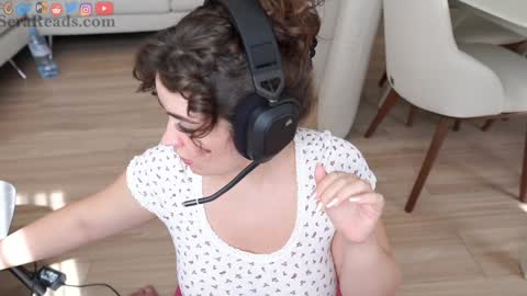 Snapshot of serareads chatting on 09/09/25, 12:15 SeraReads online show from 09/09/25, 12:15