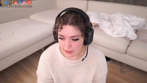 Snapshot of serareads chatting on 10/05/25, 12:36 SeraReads online show from 10/05/25, 12:36