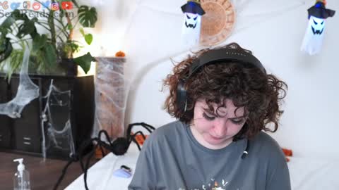 SeraReads online show from 10/24/25, 03:08