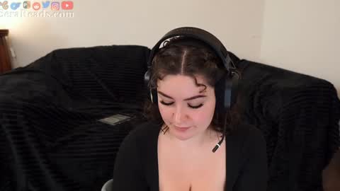 Snapshot of serareads chatting on 12/01/25, 06:18 SeraReads online show from 12/01/25, 06:18