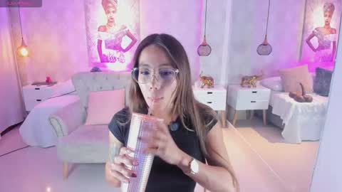 Snapshot of serena___ chatting on 11/19/25, 03:17 serena___ online show from 11/19/25, 03:17