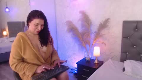 Snapshot of serena_houstonn chatting on 06/18/26, 10:47 Serena online show from 06/18/26, 10:47