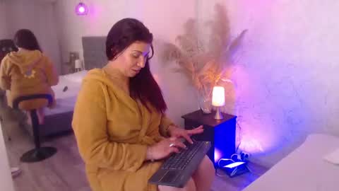 Snapshot of serena_houstonn chatting on 06/24/26, 10:53 Serena online show from 06/24/26, 10:53