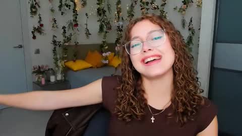 Ophelia online show from 09/19/25, 04:29