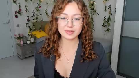 Ophelia online show from 10/19/25, 04:07