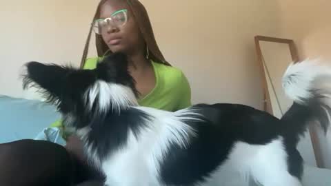 Snapshot of serenitybee chatting on 11/18/25, 03:49 Serenity Bee online show from 11/18/25, 03:49