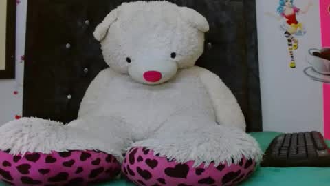 Snapshot of serenityroche chatting on 09/08/25, 08:08 serenityroche online show from 09/08/25, 08:08