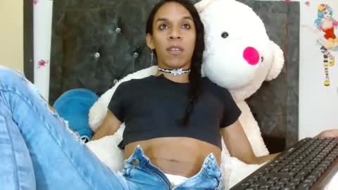 Snapshot of serenityroche chatting on 09/26/25, 04:38 serenityroche online show from 09/26/25, 04:38