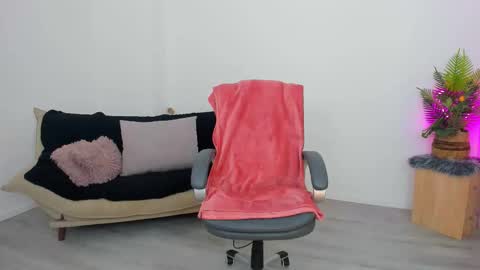 Snapshot of serennax chatting on 11/28/25, 04:26 Serena online show from 11/28/25, 04:26