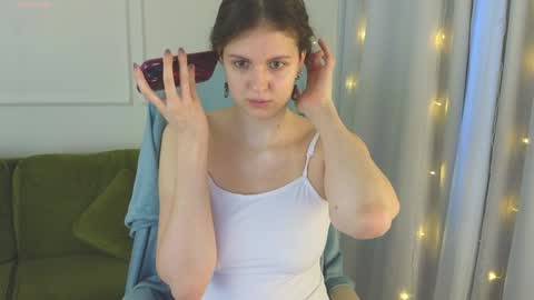Snapshot of sereta_fin chatting on 12/20/24, 10:38 Hey Guys and Girls non-binary personalities  Im Sereta online show from 12/20/24, 10:38