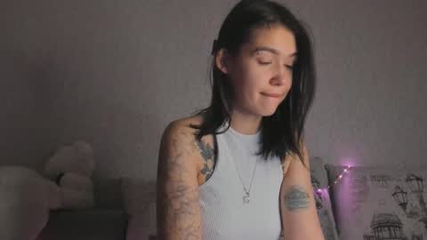 Snapshot of sergantt53 chatting on 09/27/25, 03:22 Ariana online show from 09/27/25, 03:22